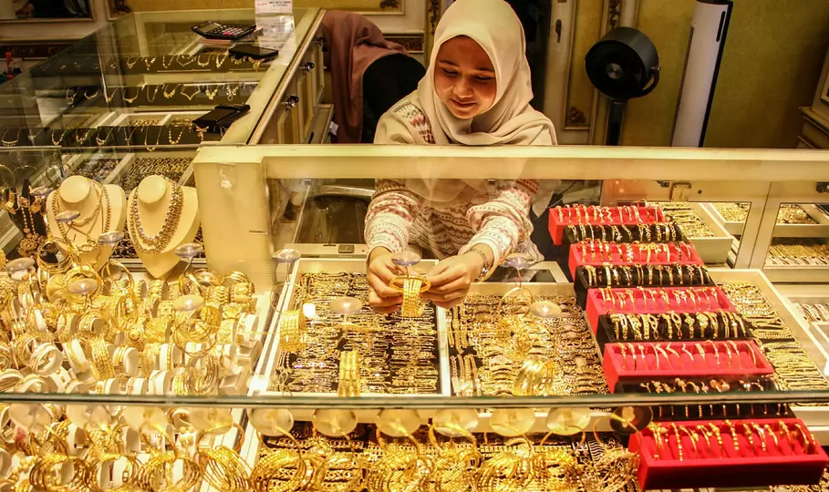 Harga Emas Perhiasan Hari Ini Stabil! Saatnya Berburu Emas di Akhir Pekan
