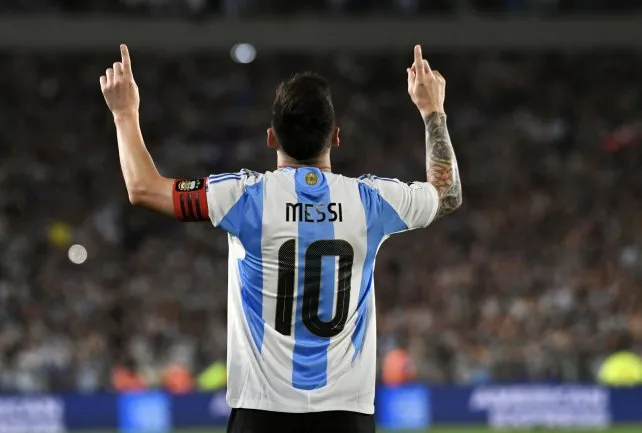 Messi Menggila di Laga Ke-200! Hat-trick Bawa Argentina Hancurkan Aljazair 3-0