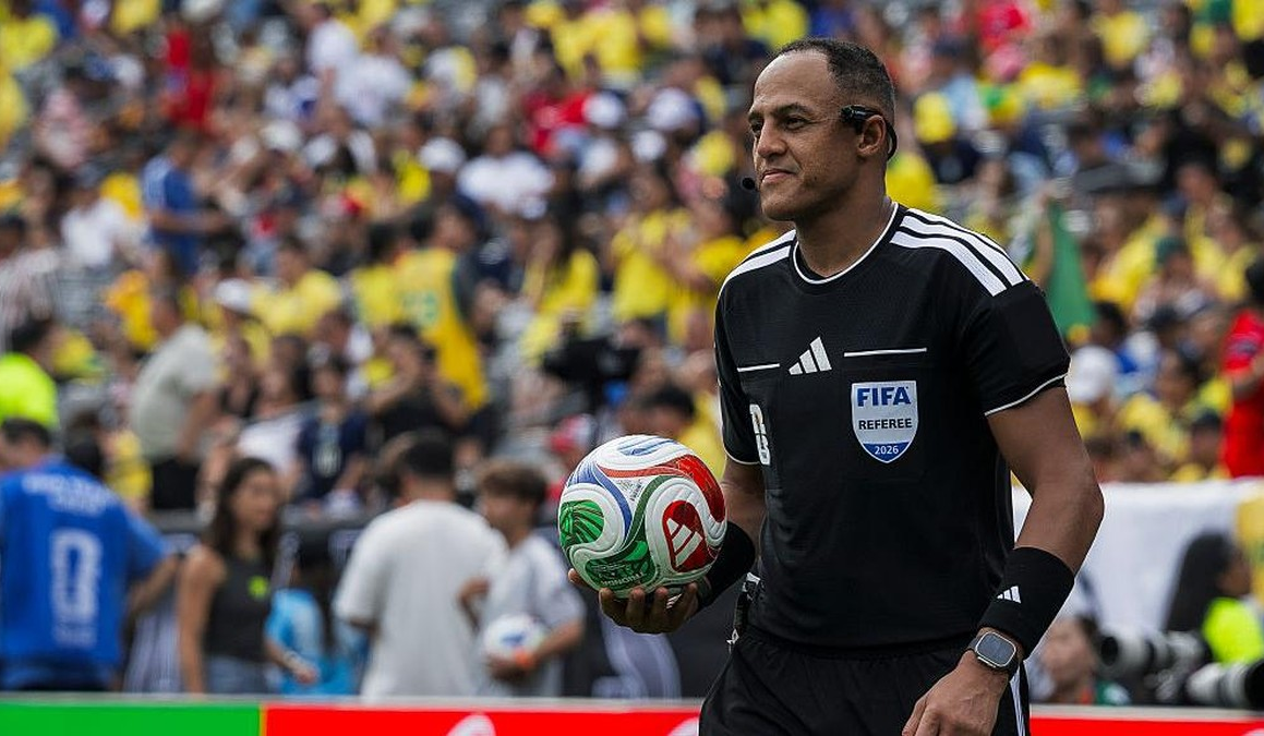 Bukan Gol atau VAR, Aksi Wasit Ismail Al-Fath Usai Inggris vs Argentina Justru Jadi Perbincangan Dunia