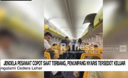 MENGERIKAN! Jendela Pesawat Ryanair Copot di Udara