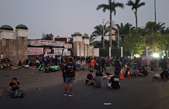 Crowds Begin to Crowd in Front of the DPR Building, Jalan Gatot Subroto Closed Ahead of Action on August 27 2026