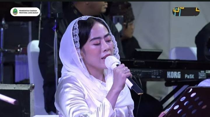 This is the figure of Kanaya Whu, vocalist of Emka 9, who died today