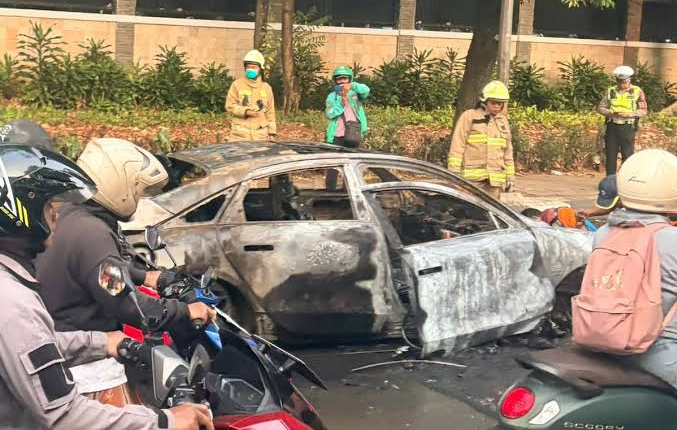 Hyundai Ioniq 6 caught fire after hitting a busway separator in Slipi, this is Hyundai's response