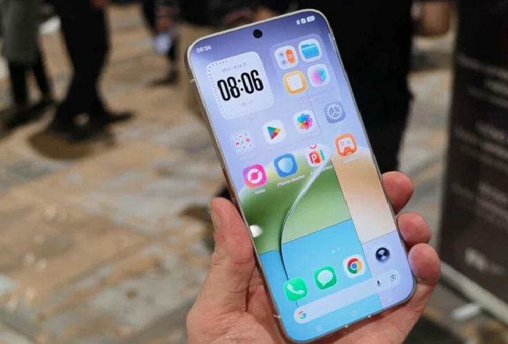 Tecno Bikin HP Tanpa Bezel yang Bikin Layar Seolah Tak Punya Batas