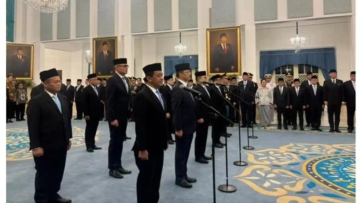 Why did Prabowo reshuffle his cabinet again and replace the National Police Chief? This is a list of 18 appointed officials