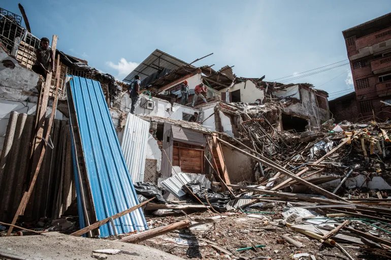 As the rubble began to clear, Colombia began to focus on recovery after the earthquake